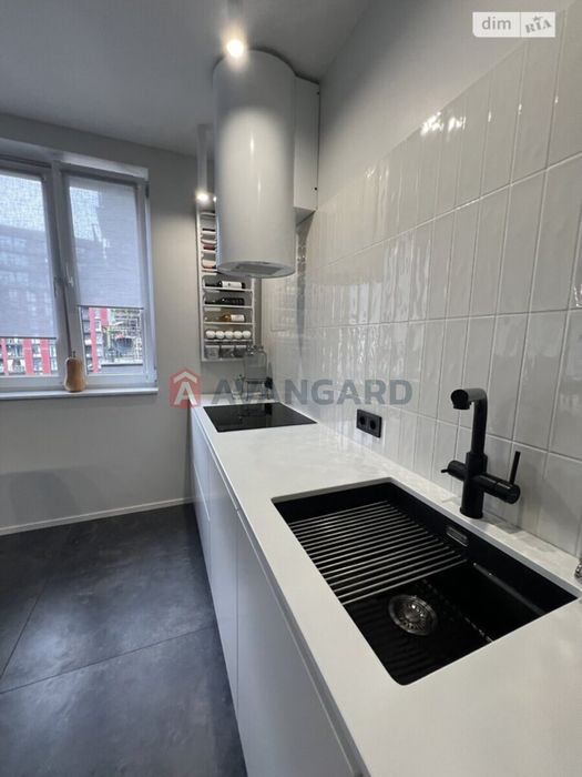 простора трьох кімнатна квартира