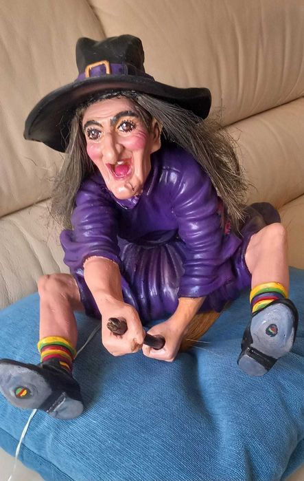 Bruxa em resina Halloween