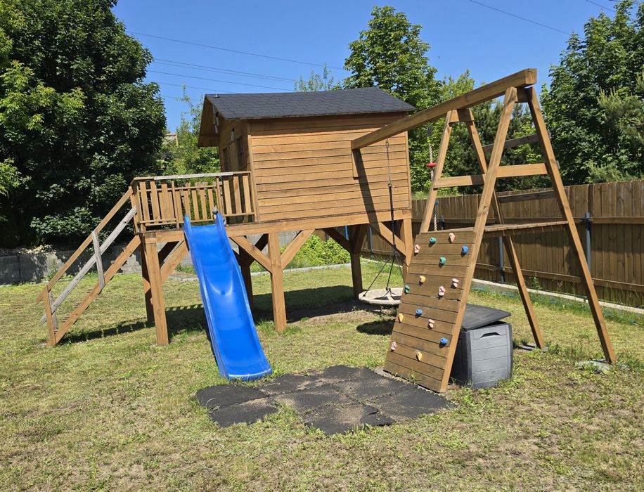 Duży plac zabaw dla dziecka solidny