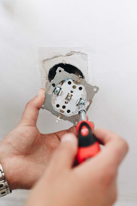 Послуги електрика в Івано-Франківську - швидко, якісно, з гарантією.