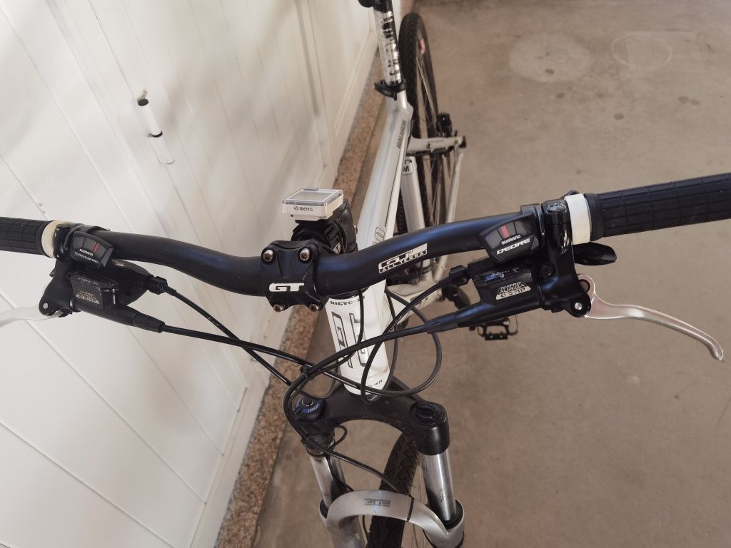 Bicicleta btt GT Avalanche + acessórios