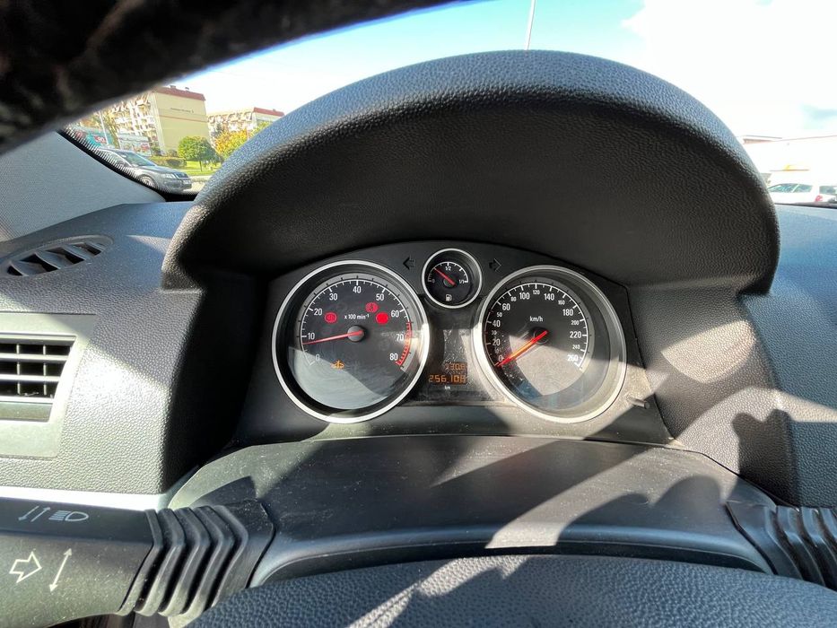 Opel Astra H GTC