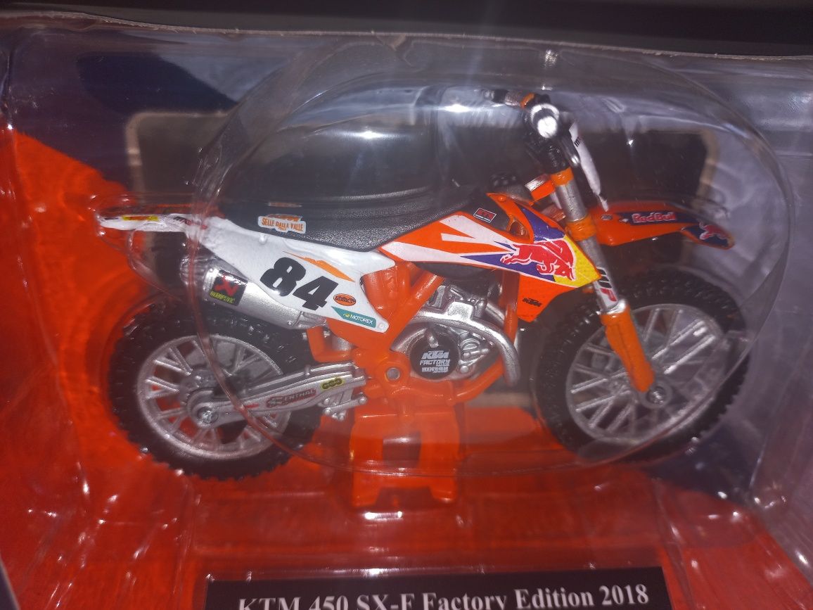 Bburago Red Bull KTM 450 SX-F Factory Edition (2018). Skala 1:18