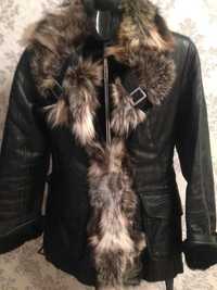 Продам женскую курточку зимнюю (кожаную на овчине)46 размер