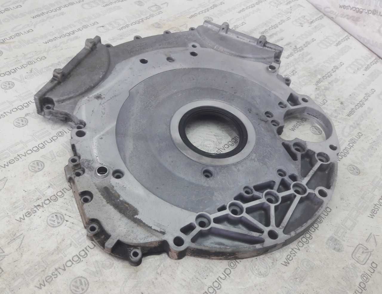 Крышка дигателя задняя 059103173R Audi Q7 \ Volkswagen Touareg