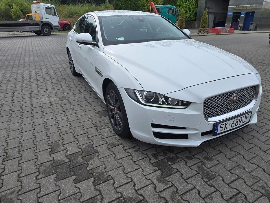 Jaguar XE Jaguar XE stan bardzo dobry, krajowy.