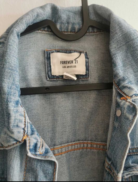 Jeansowa kurtka z kieszeniami