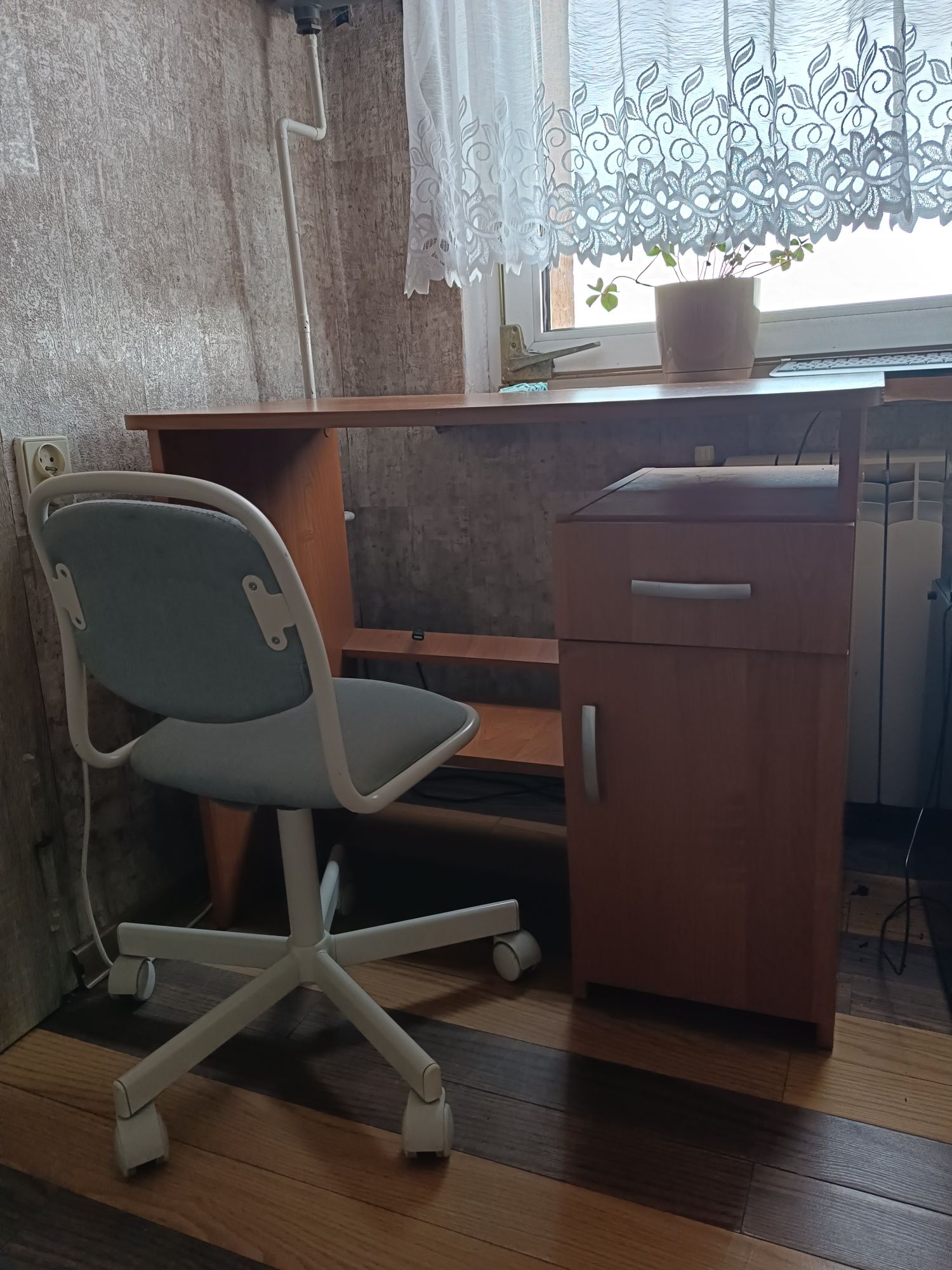 Biurko dziecięce + krzesełko