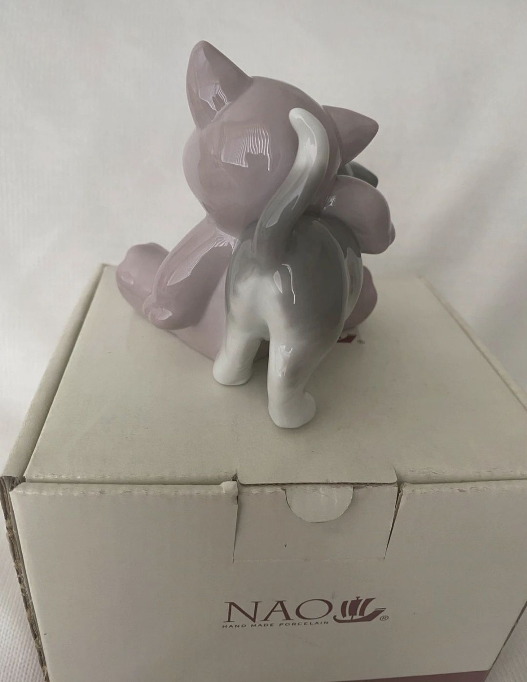 Figurka NAO Lladró kotek z misiem przyjaciele 25 cm