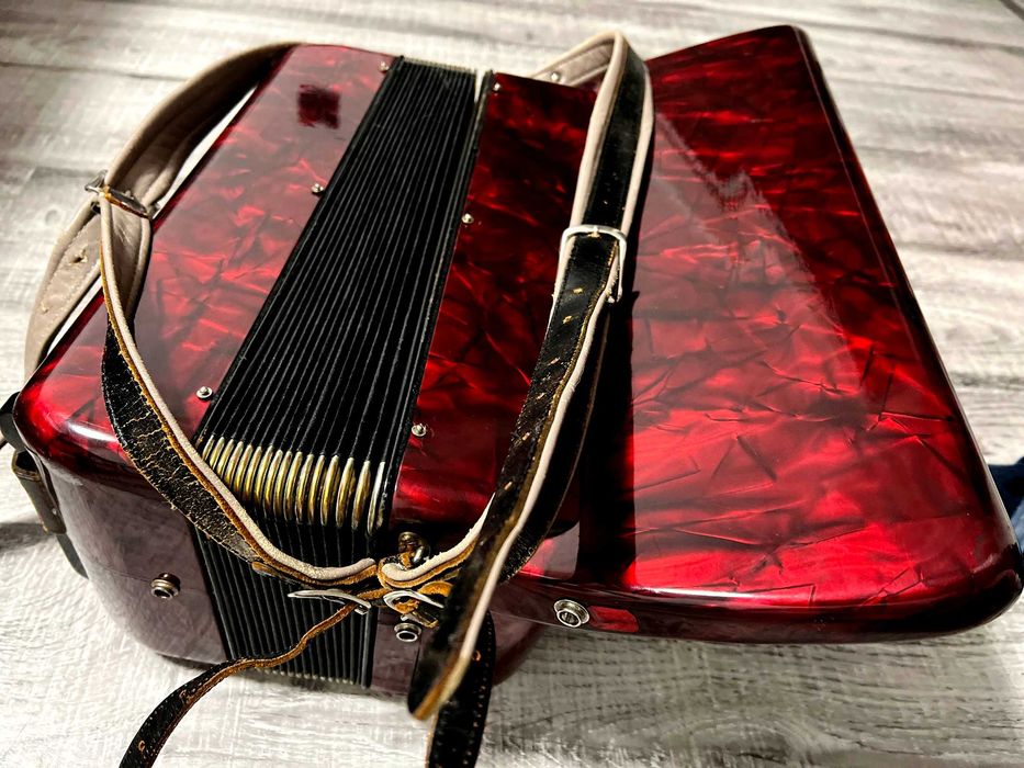 Терміново продам свій акордеон Hohner Verdi IA Piano відмінн стан