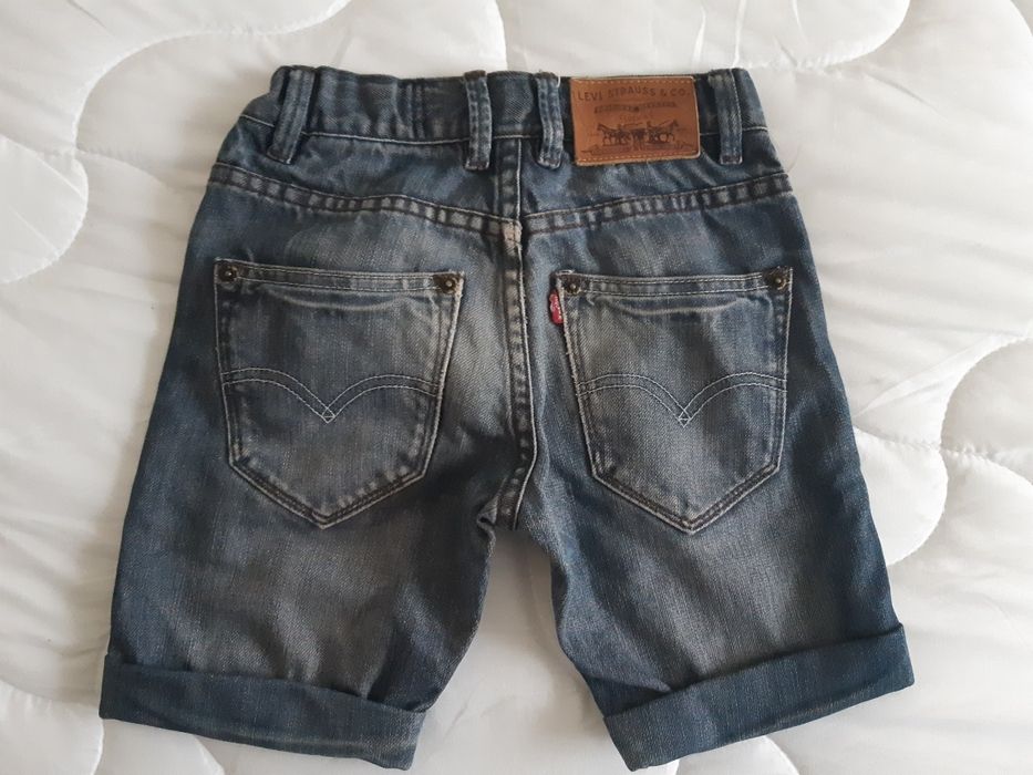 Calção da Levi's 8 anos.