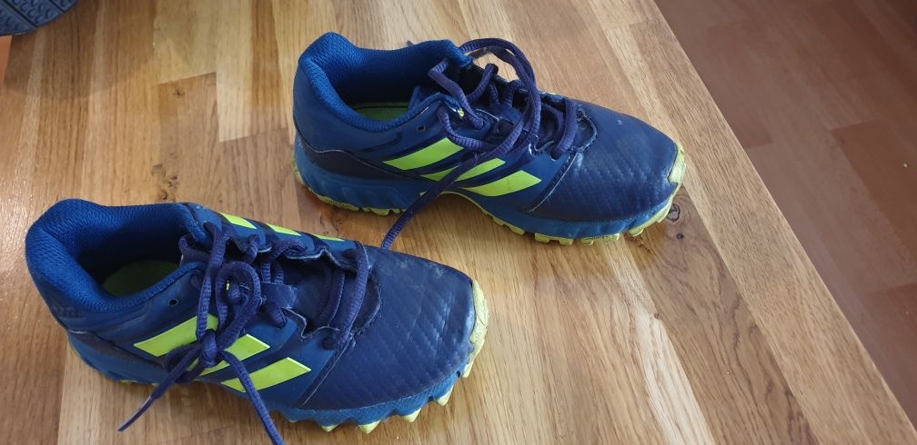 Buty Adidas trekkingowe traperowane 31