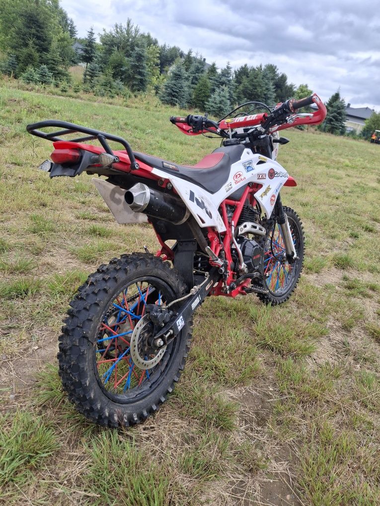 Defender 150 rok produkcji 2021