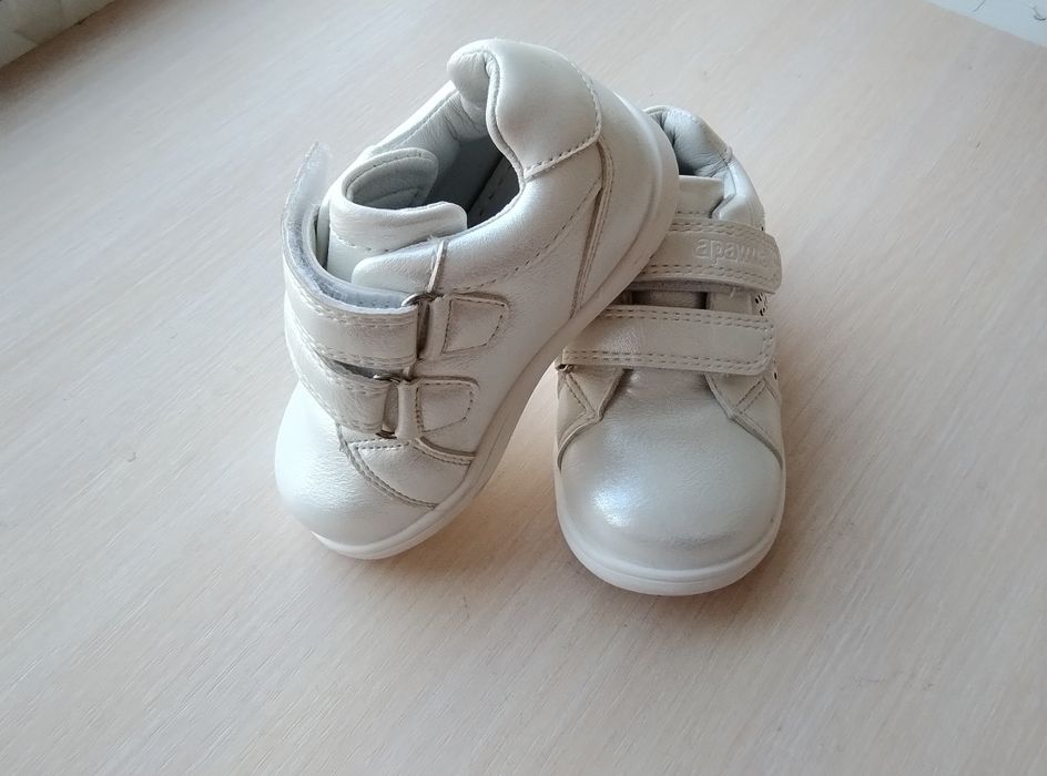 Продам дитячі кросівки 22р