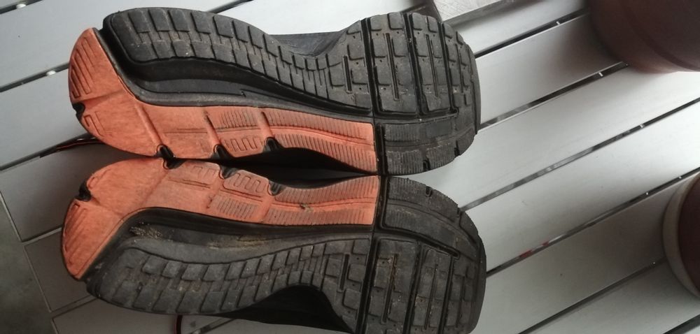 Продам чоловічі кросівки nike.