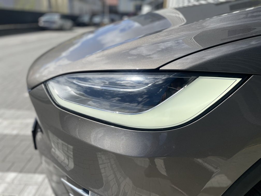 Tesla model x 90d