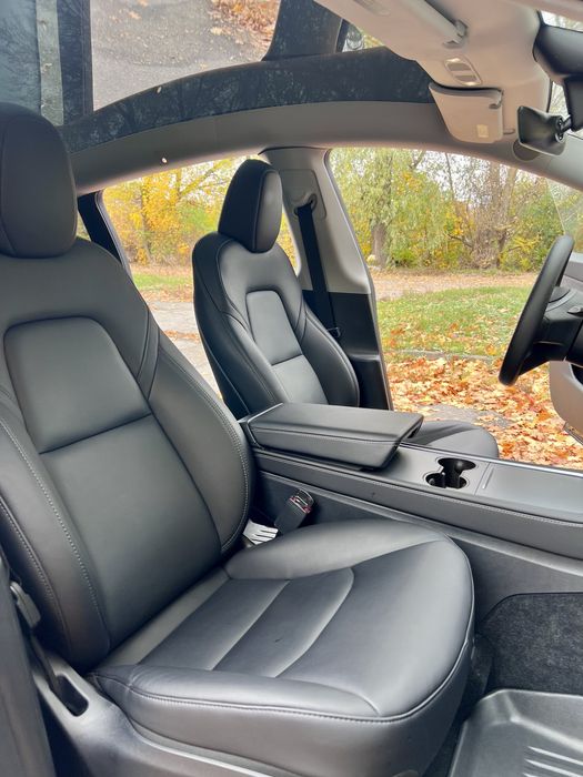 Тесла у Tesla Y 2024