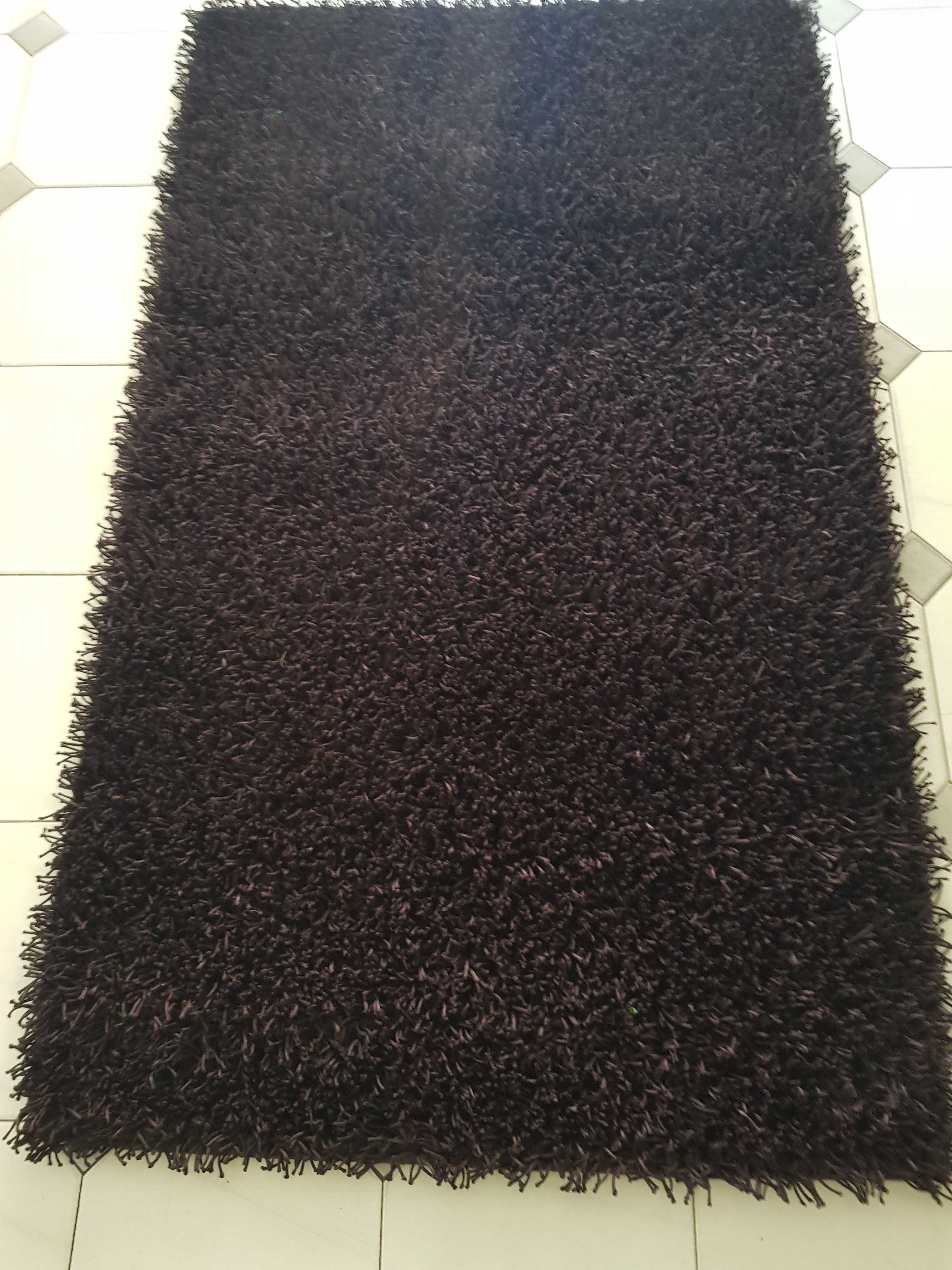 Carpete de pêlo alto cor preta