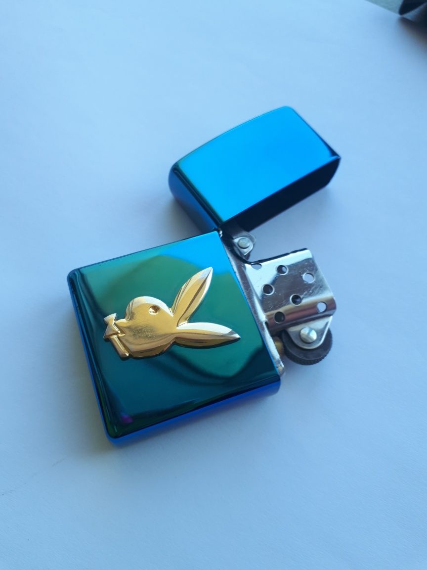 ZIPPO 2004 Plapboy GOld plated bunny SAPHIRE
PLAYBOY GOLD PLATED