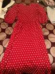 Vestido comprido vermelho às bolas