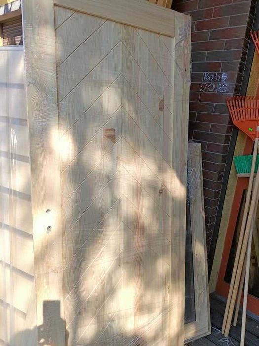 drzwi sosnowe drewniane Jodelka