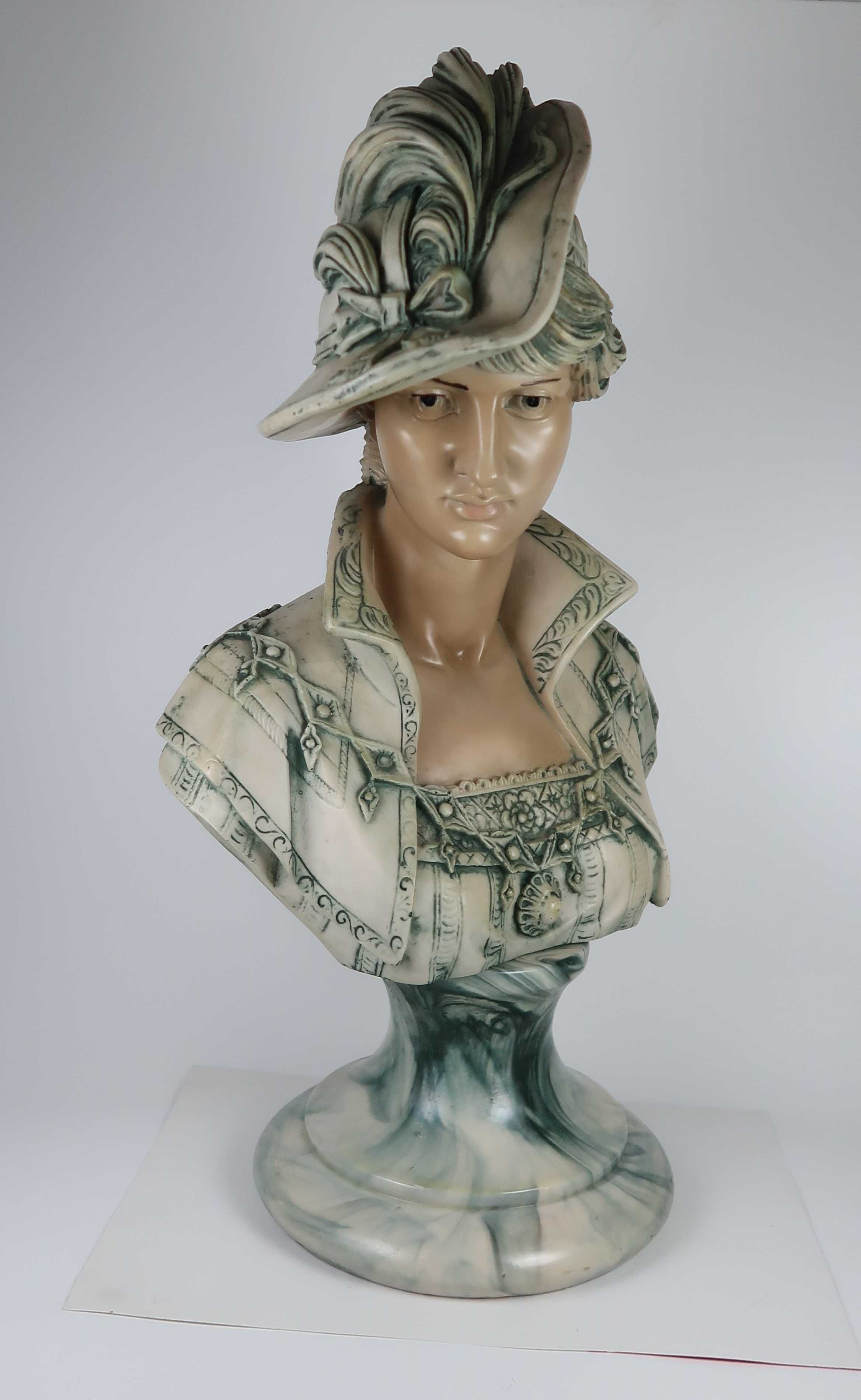 Busto de dama com chapéu