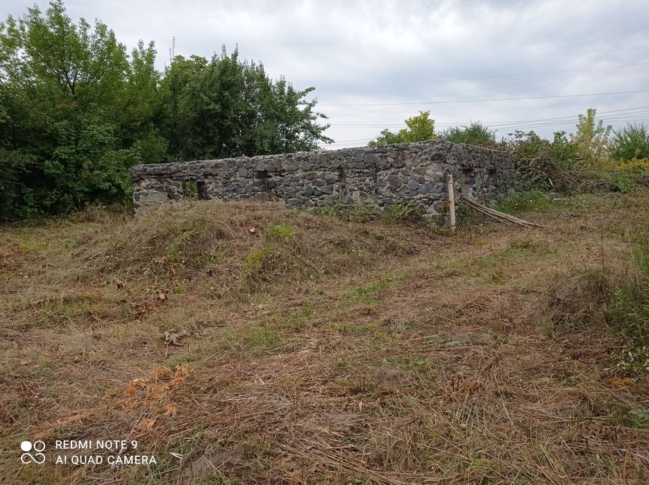 Земельна ділянка з фундаментом