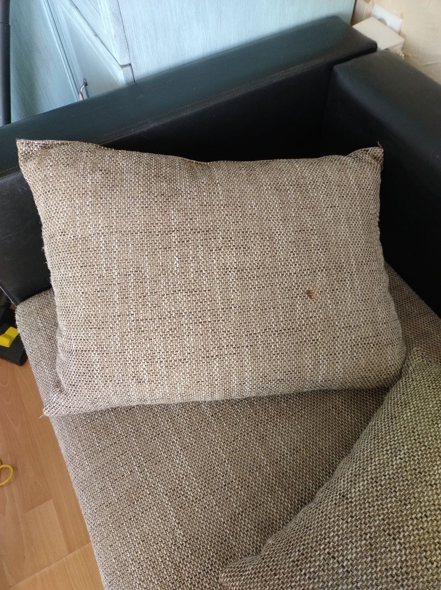 Rozkładana sofa z pojemnikiem dwuosobowa 220x84