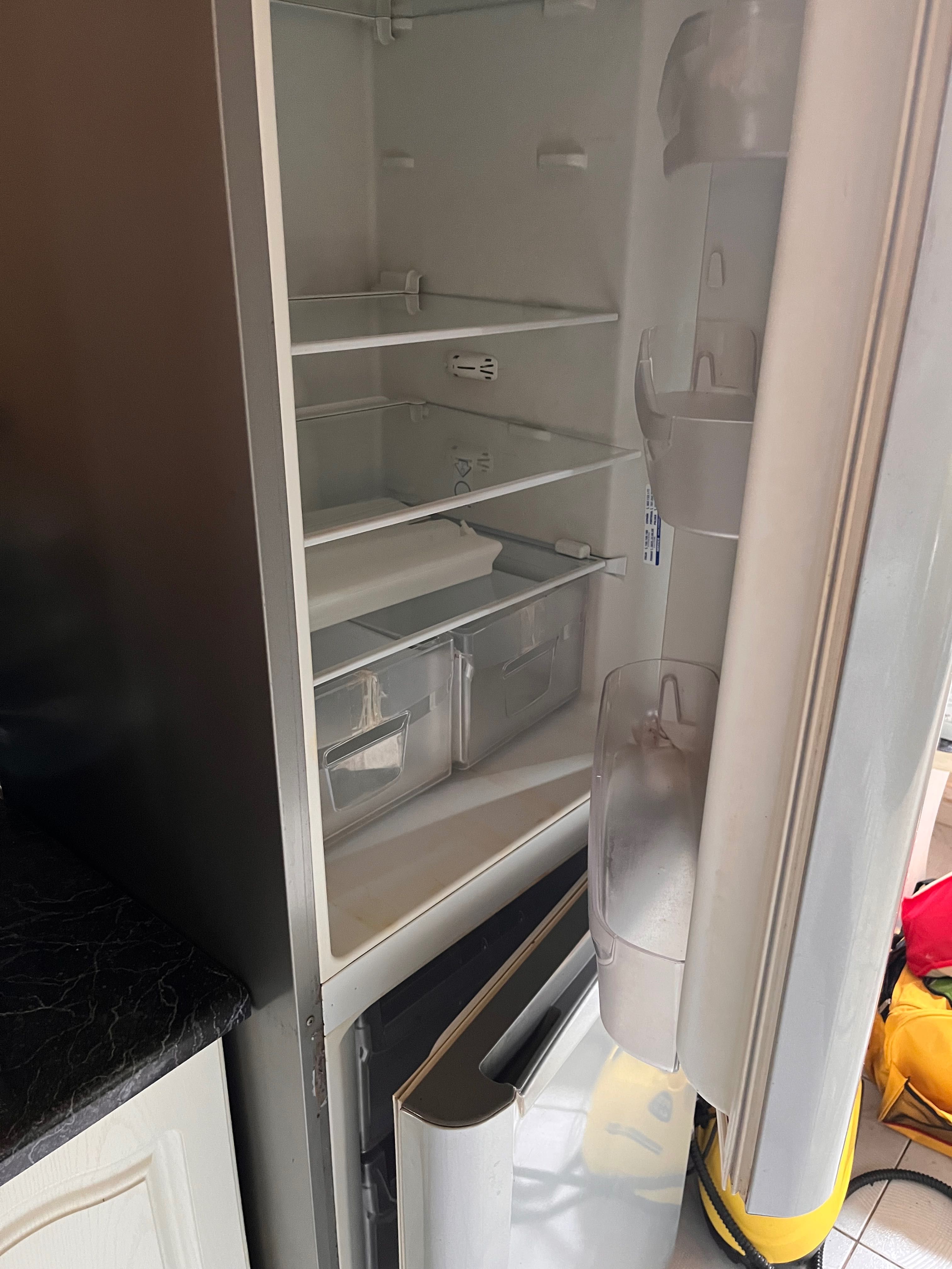 Oddam za darmo meble lodówkę i wiele innych rzeczy
