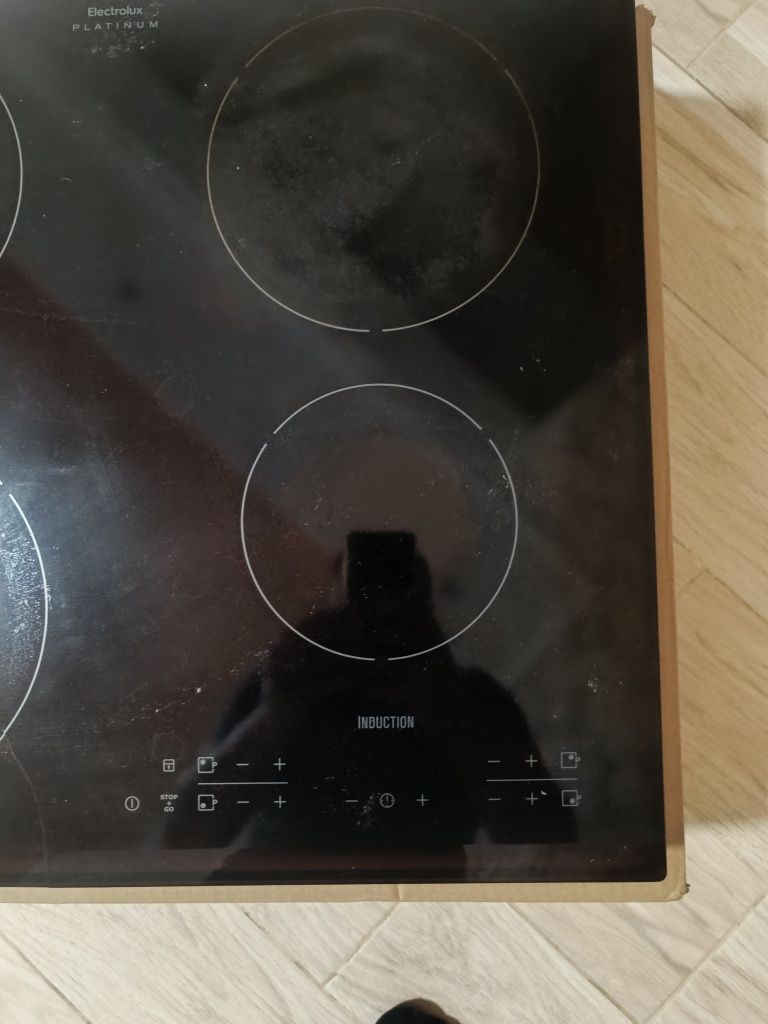 Продам електро плиту Electrolux індуційну