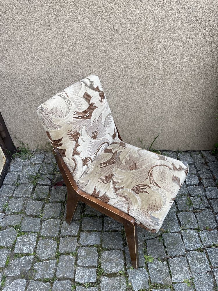 Stare vintage krzesło tapicerowane z czasów PRL