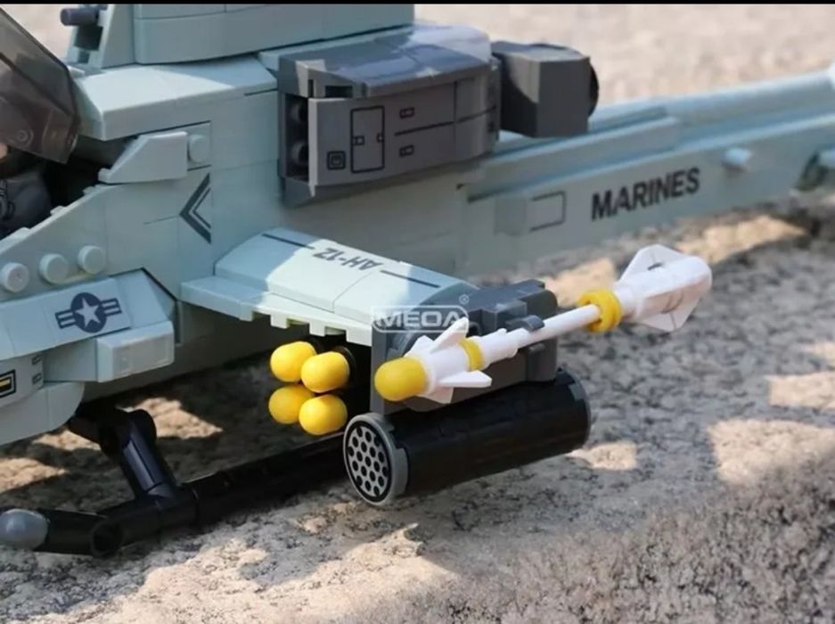 Конструктор вертолёт AH 1Z военный самолет 597 шт детский Lego Technic