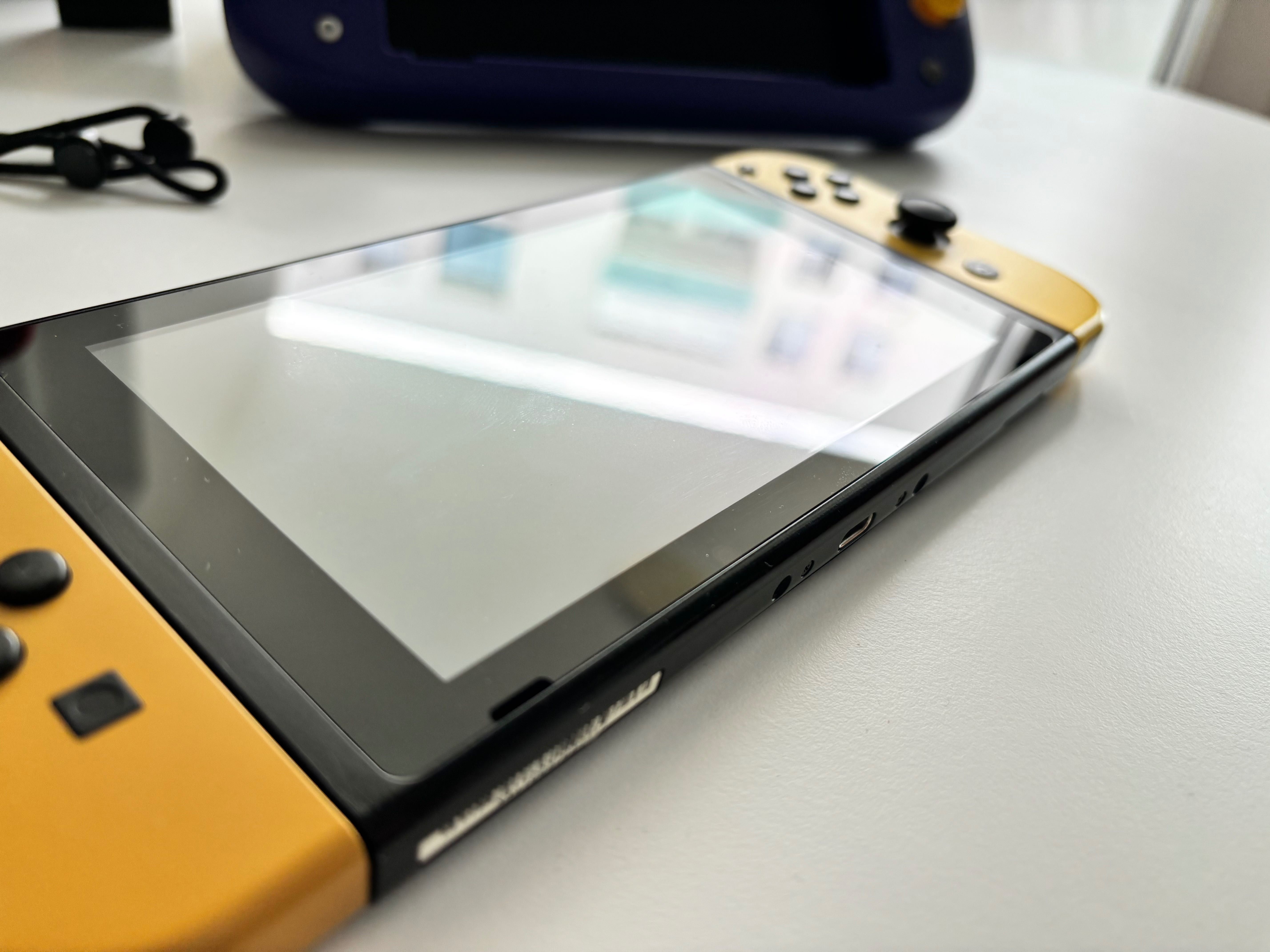 Nintendo Switch Let's Go Pikachu & Eevee Edition + Gry + Nitro Deck