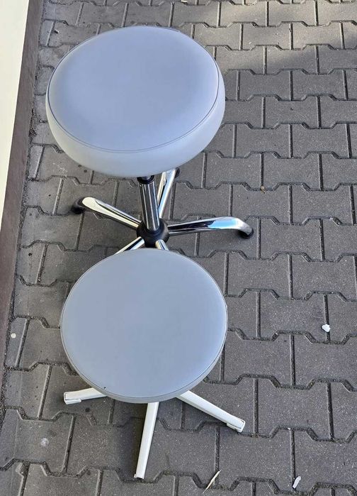 Taboret laboratoryjny  eko skóra,  białe lub chromowane nogi