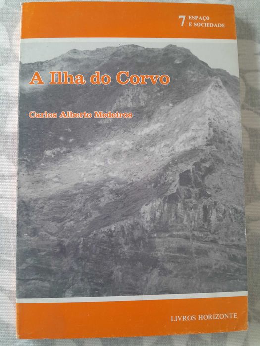 A Ilha do Corvo de Carlos Alberto Medeiros