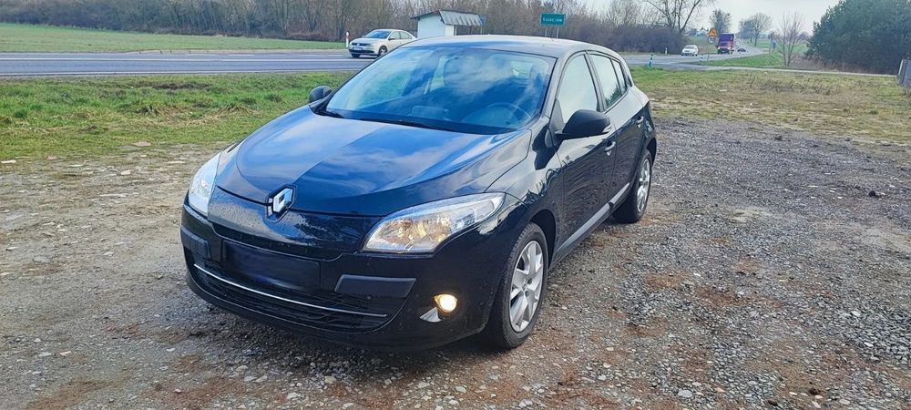 Renault Megane 1.6 16V hatchback tomtom podgrzewane siedzenia tylko 96 tys.km