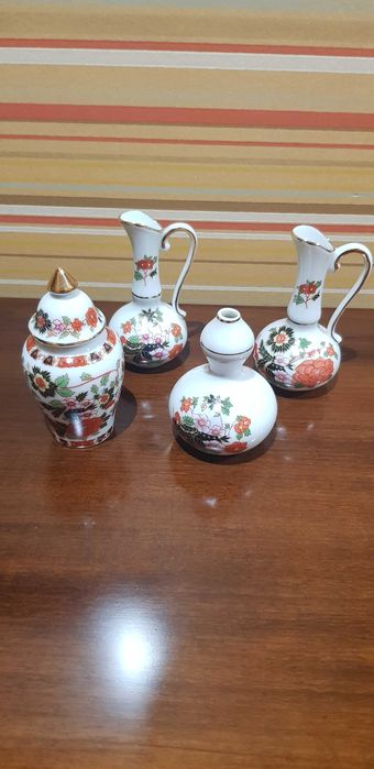 Lote de 4 peças em porcelana  da PORART