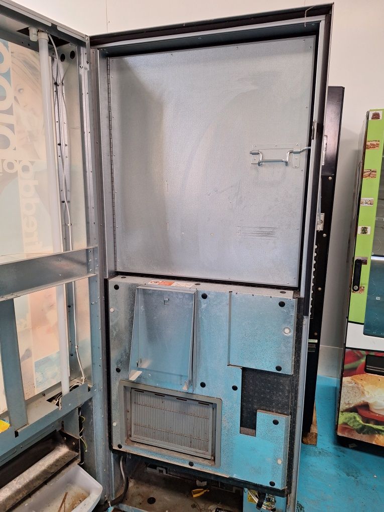 Maquina vending bebidas frias