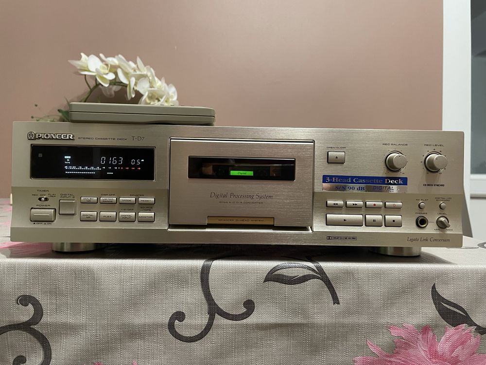 Pioneer cassette deck T-D7