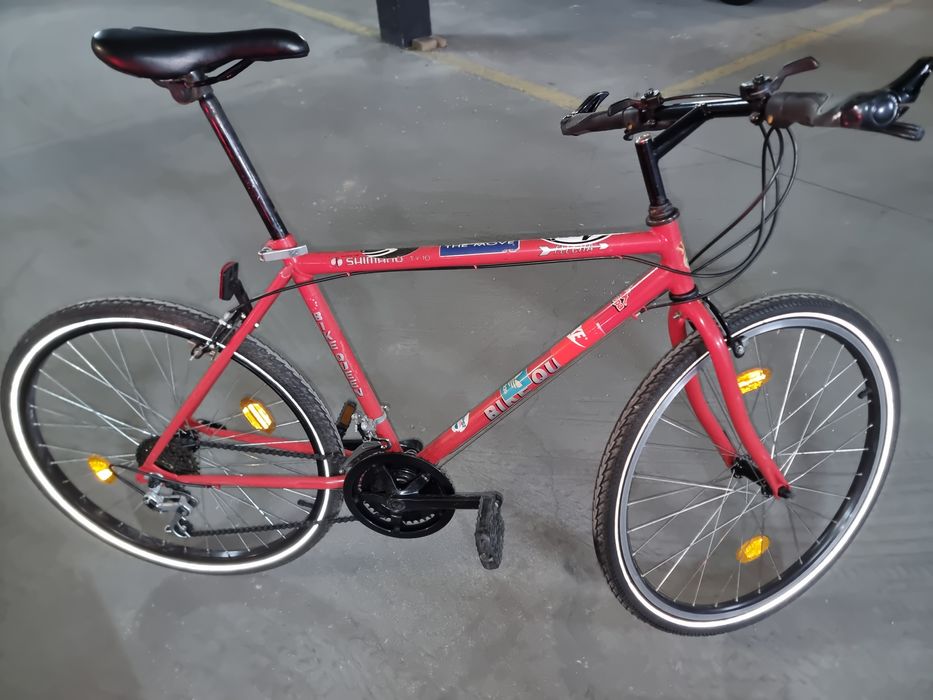 Bicicleta antiga em bom estado.
