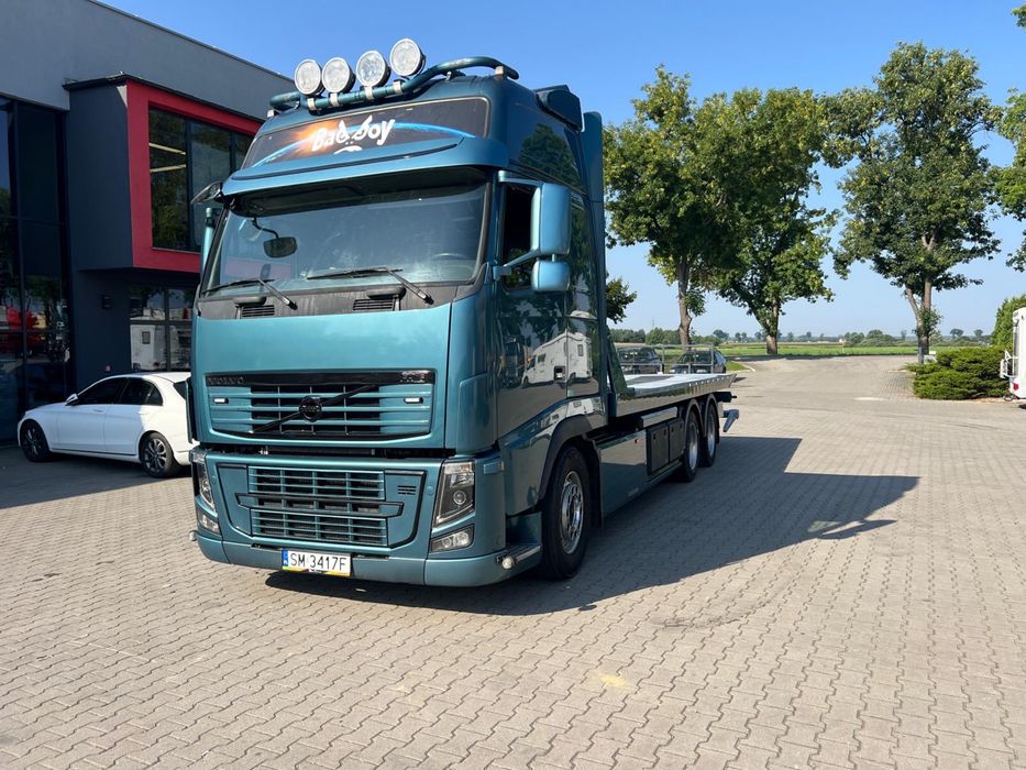 Autolaweta pomoc drogowa transport holowanie holownik tir