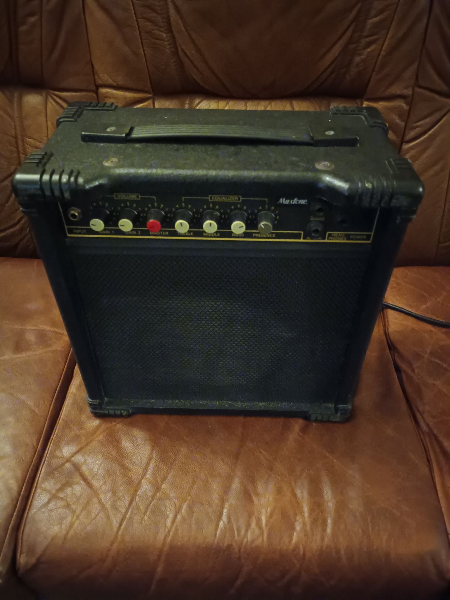 Amplificador de guitarra Maxtone GA-25.