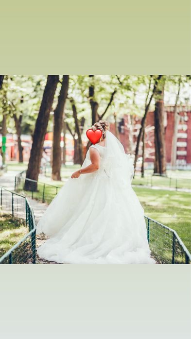 Продам весільну сукню