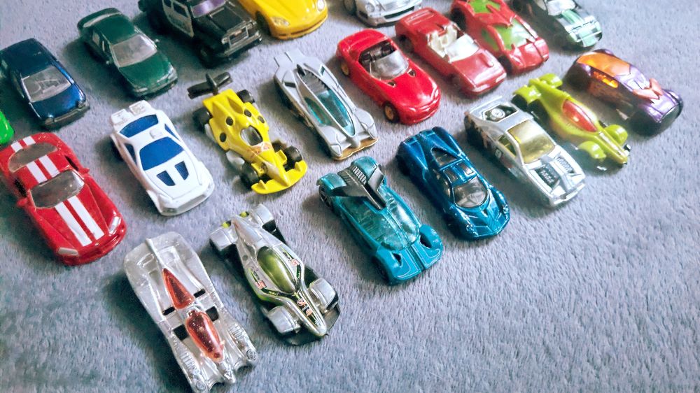 Rysoraki hot wheels autka samochody gazetki auta