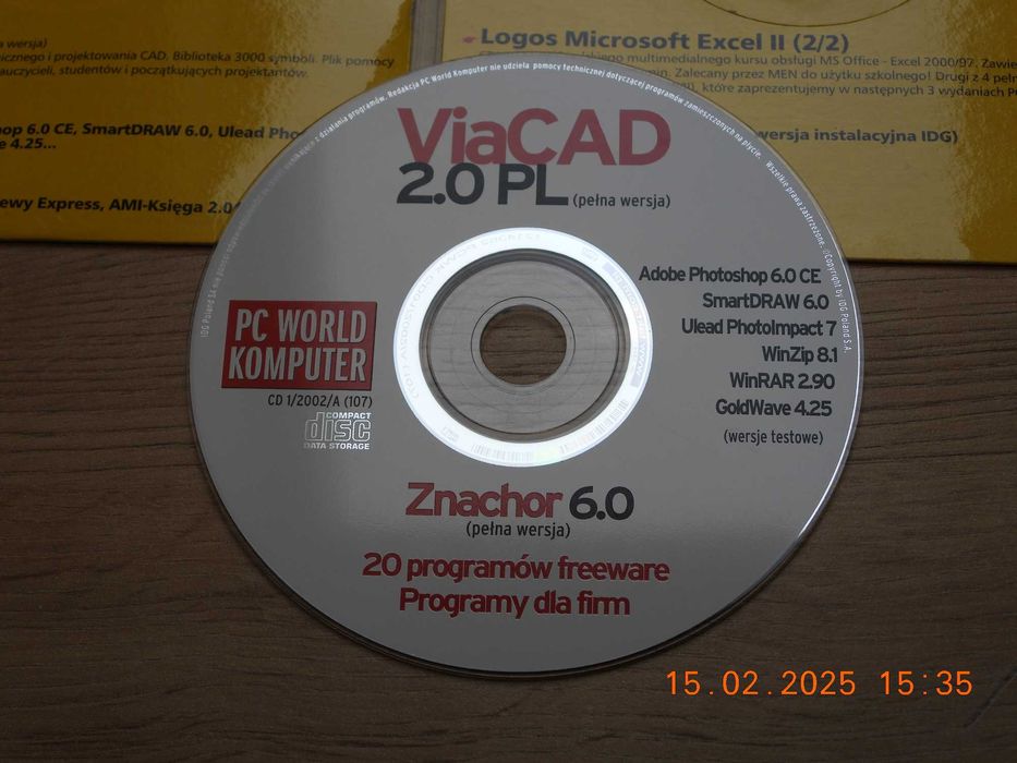 PC WORLD 01/2002  - ViaCAD 2.0 , Znachor 6.0   1 CD