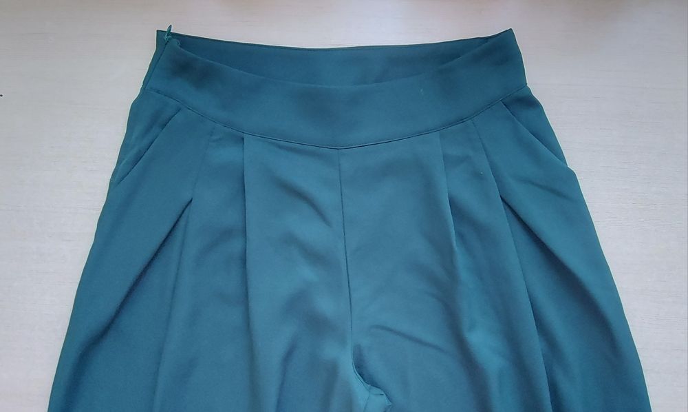 Темно- зелені брюки палаццо L