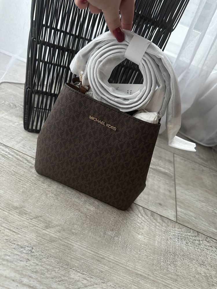 Michael Kors  Pratt small bucket shoulder brown monogram