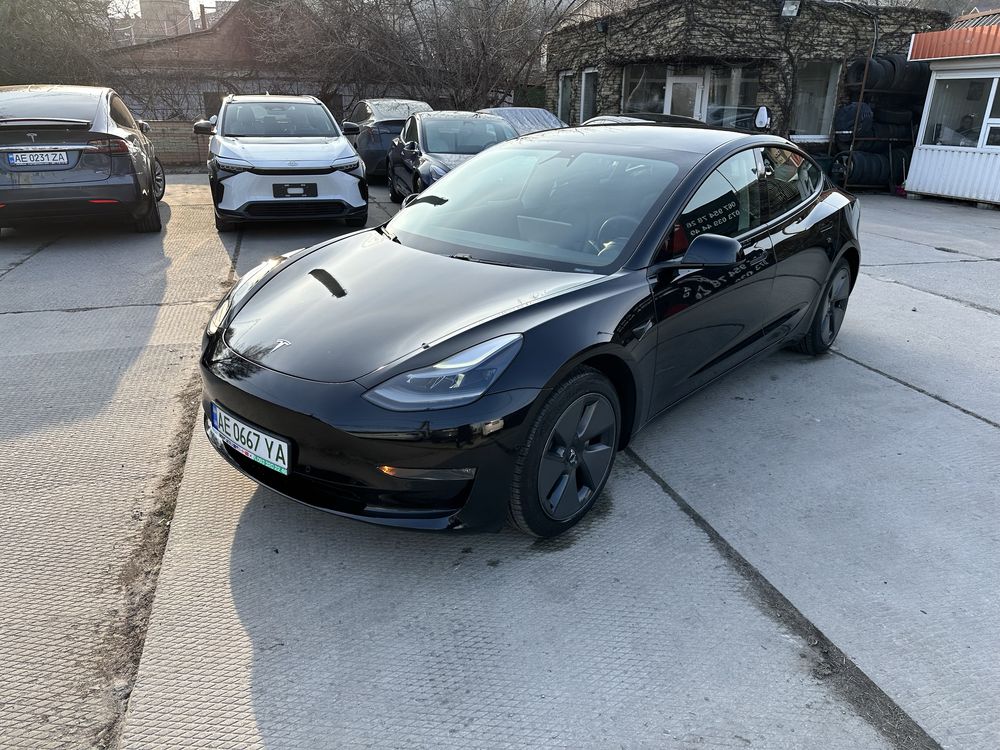 Продам tesla model 3