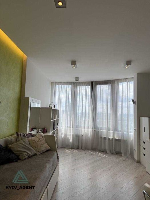 Вид на Дніпро ! Студія + окрема спальня 104 м2 вул. Дніпровська наб 25