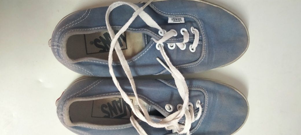 Vans clássicos azuis